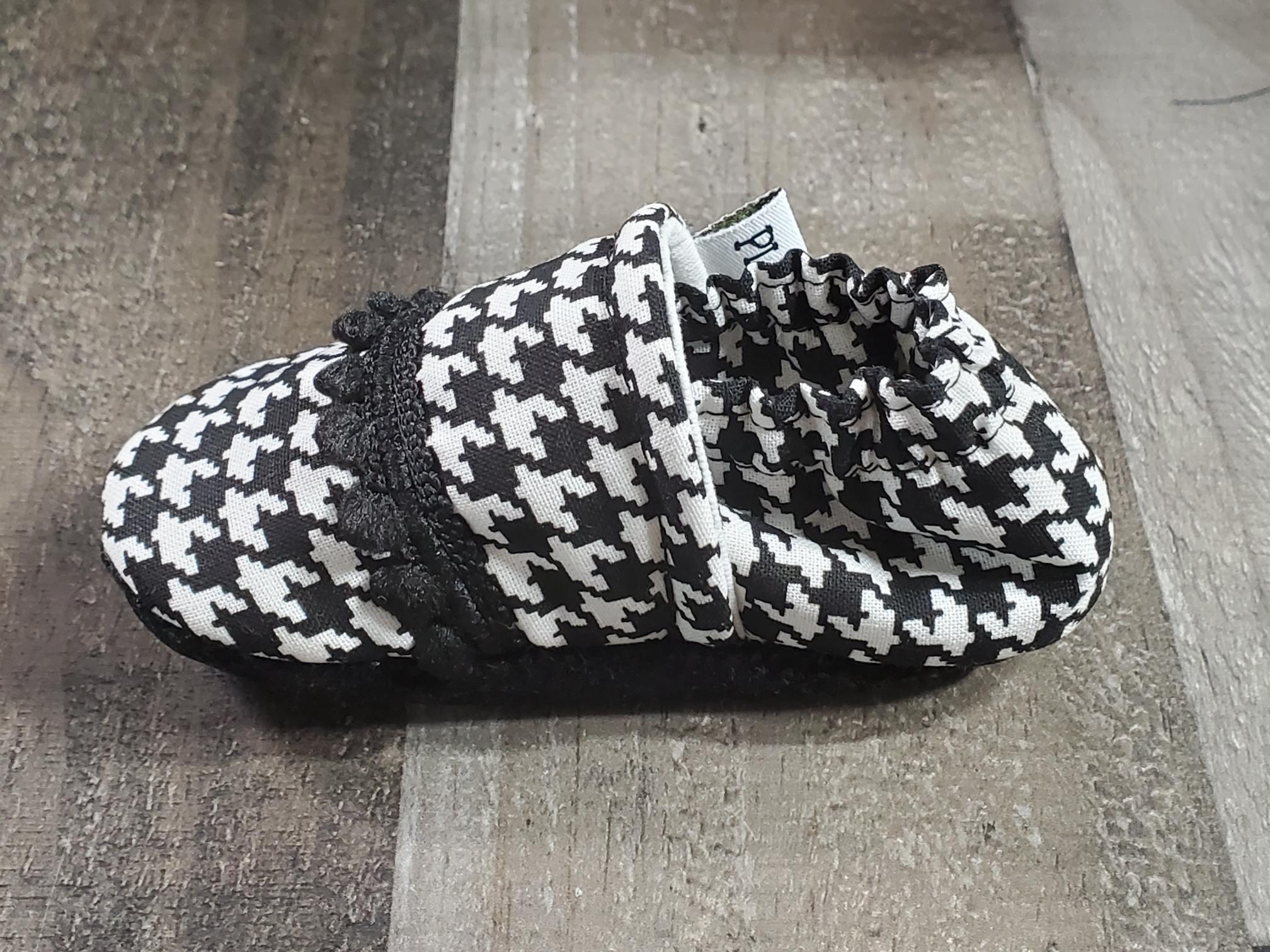 PLKC Houndstooth Pom Mocc